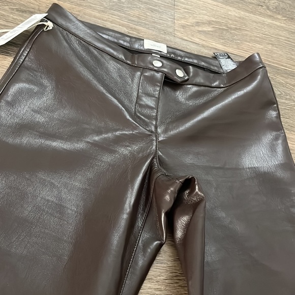 Aritzia Evenfall Low Rise Vegan Leather Pants SEPTEMBER MOVE OUT SALE (tag sz 8) - Picture 5 of 8